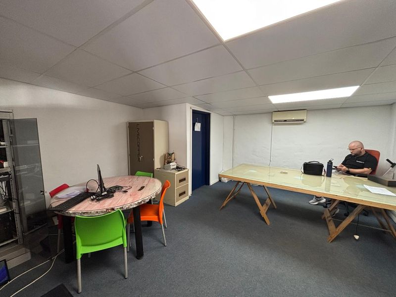 440sqm Factory/Warehouse to rent at R22000-00 per month plus Vat - Photo 7