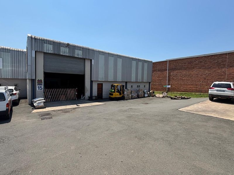350sqm Factory/Warehouse to rent at R17500-00 per month plus Vat. - Photo 3