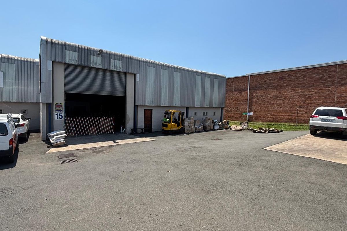 350sqm Factory/Warehouse to rent at R17500-00 per month plus Vat. - Photo 3