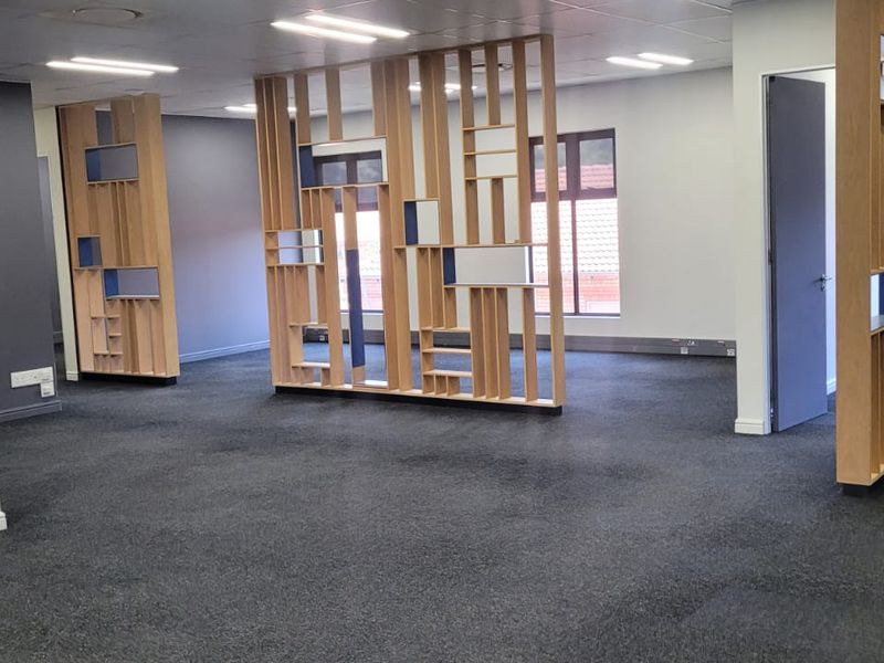 340m2 Office space to Let - Photo 6