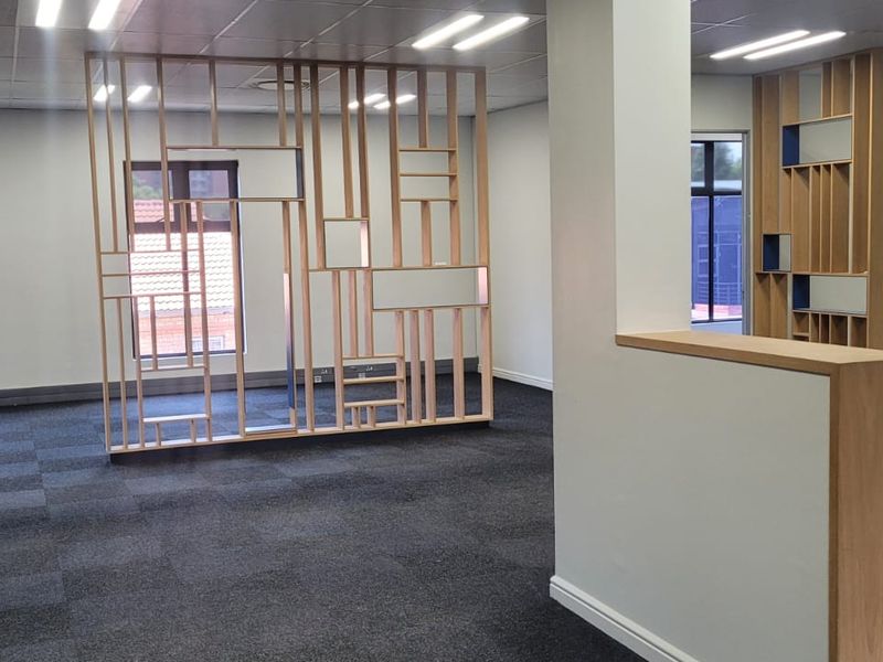 340m2 Office space to Let - Photo 3
