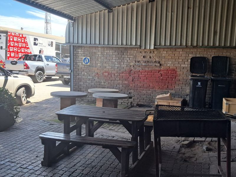 280m2 Factory TO LET in Clayville - Photo 3