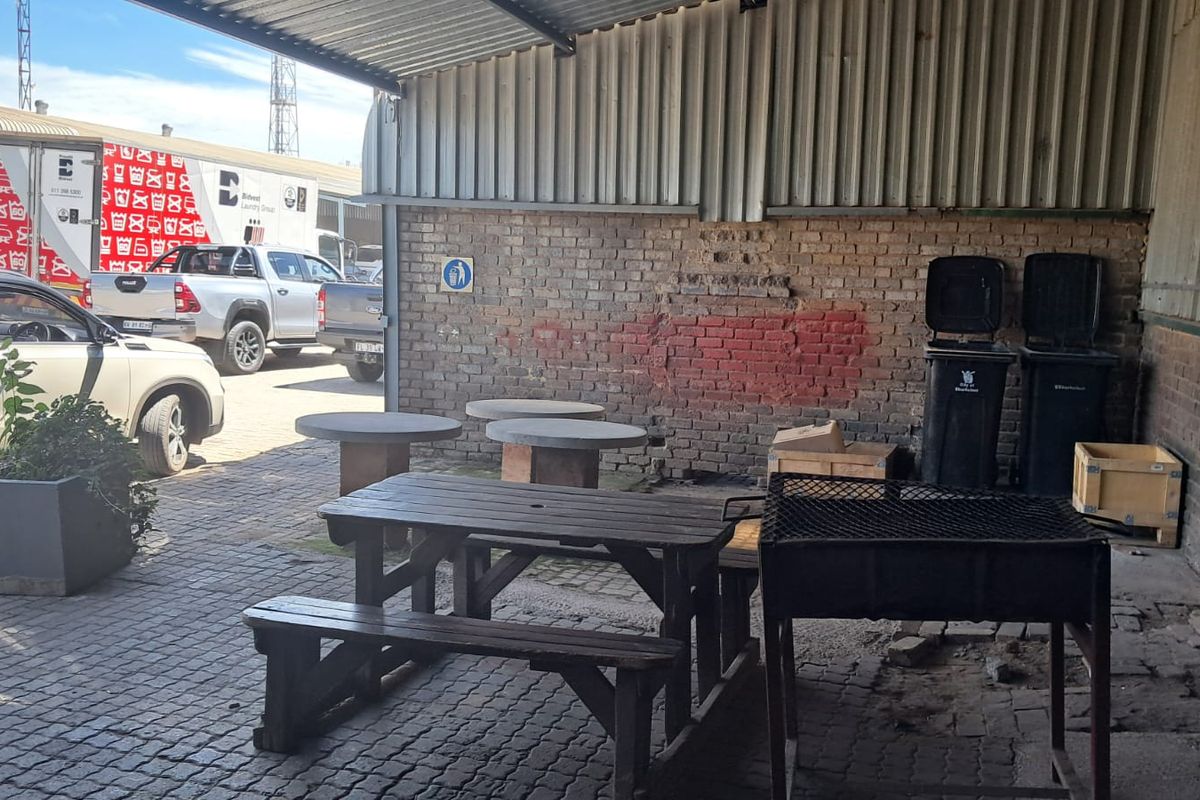 280m2 Factory TO LET in Clayville - Photo 3