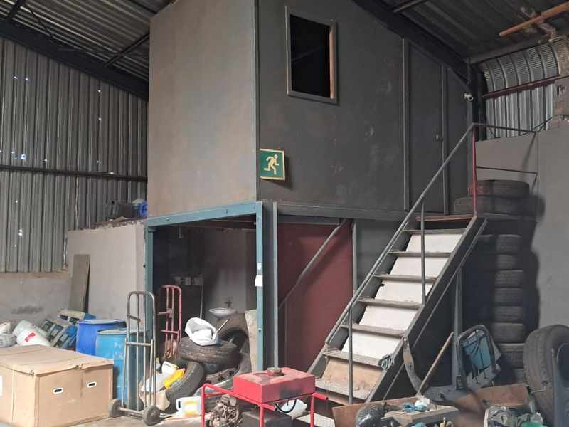 280m2 Factory TO LET in Clayville - Photo 6