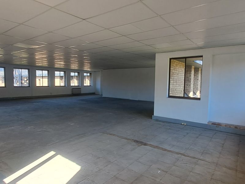 Flexible White Box 195m To Let in Waterfall Office Park - Photo 6