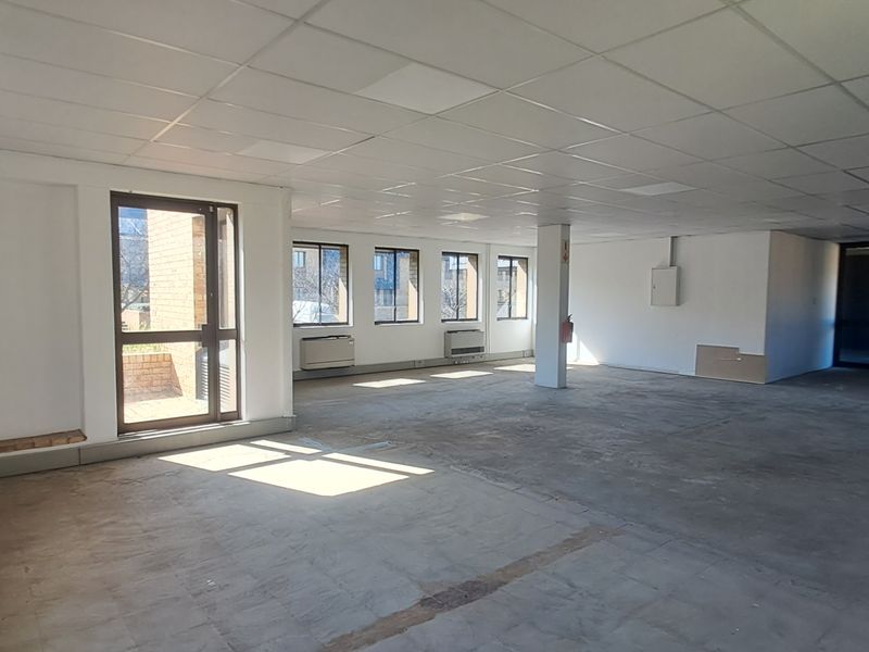 Flexible White Box 195m To Let in Waterfall Office Park - Photo 2