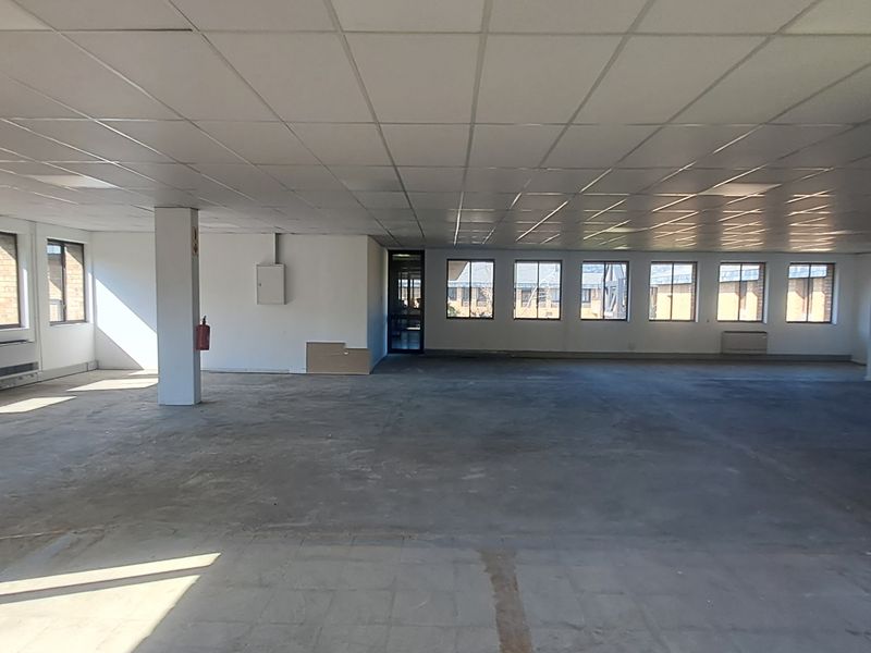 Flexible White Box 195m To Let in Waterfall Office Park - Photo 4