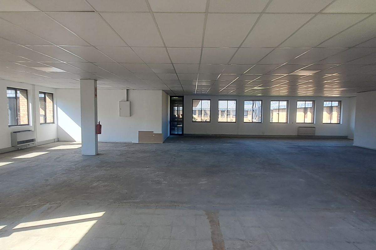 Flexible White Box 195m To Let in Waterfall Office Park - Photo 4