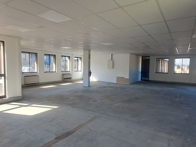 Flexible White Box 195m To Let in Waterfall Office Park - Photo 3