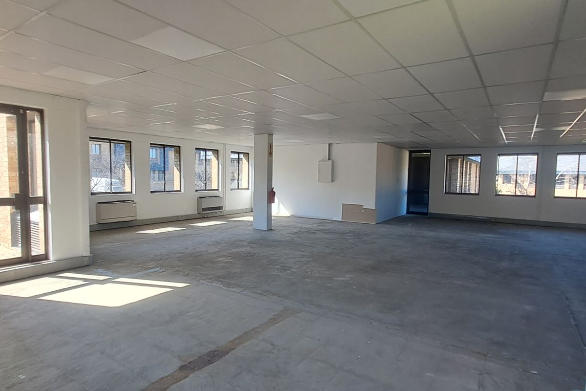 Flexible White Box 195m To Let in Waterfall Office Park - Photo 3