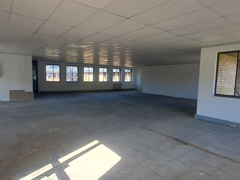 Flexible White Box 195m To Let in Waterfall Office Park - Photo 5