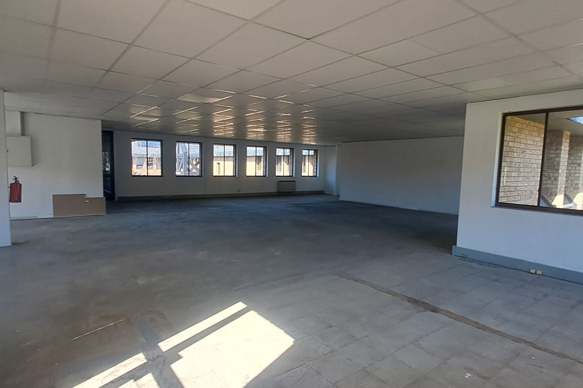 Flexible White Box 195m To Let in Waterfall Office Park - Photo 5