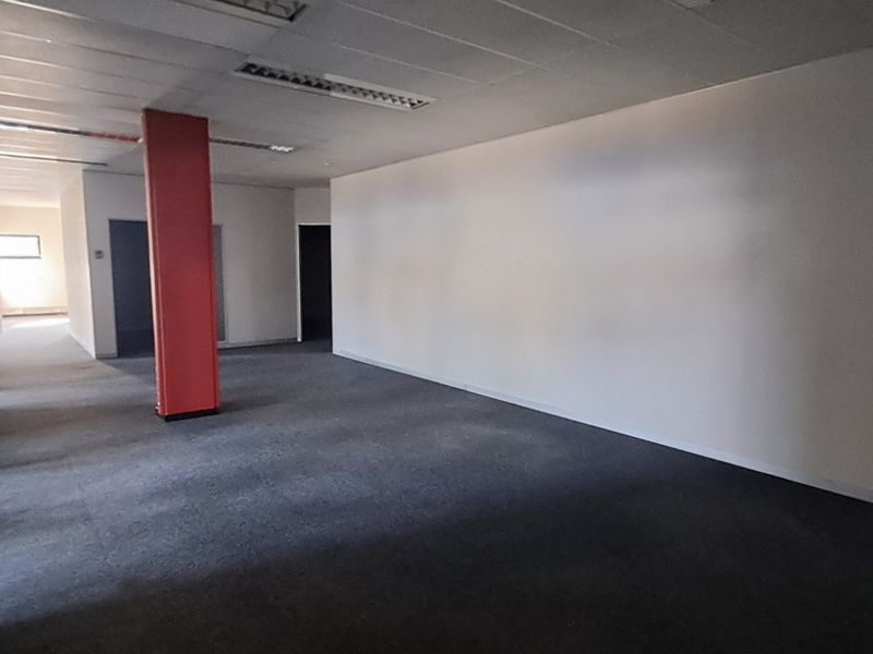 Ground Floor Corporate Office Opportunity 686m2 To Let in Randjespark - Photo 8