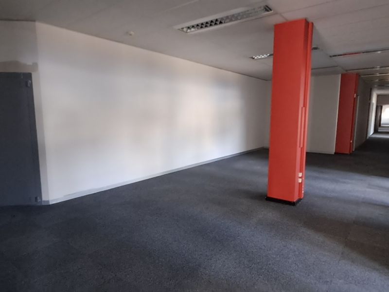 Ground Floor Corporate Office Opportunity 686m2 To Let in Randjespark - Photo 7