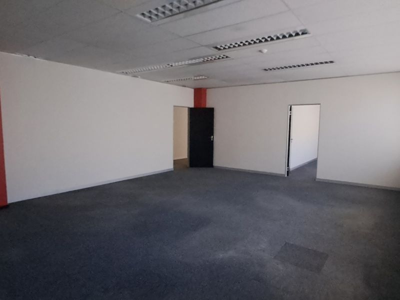 Ground Floor Corporate Office Opportunity 686m2 To Let in Randjespark - Photo 3
