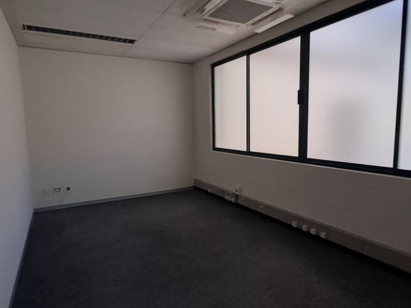Ground Floor Corporate Office Opportunity 686m2 To Let in Randjespark - Photo 4