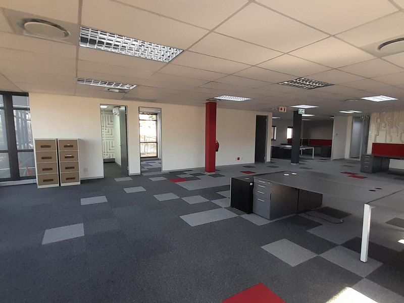 Refined 779m Ground Floor Office Opportunity To Let at Oxford House - Photo 9