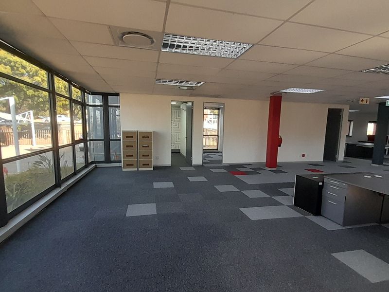 Refined 779m Ground Floor Office Opportunity To Let at Oxford House - Photo 8