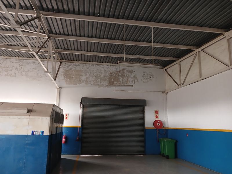 AFFORDABLE EXPOSURE : HIGH PROFILE PREMISES - Photo 10