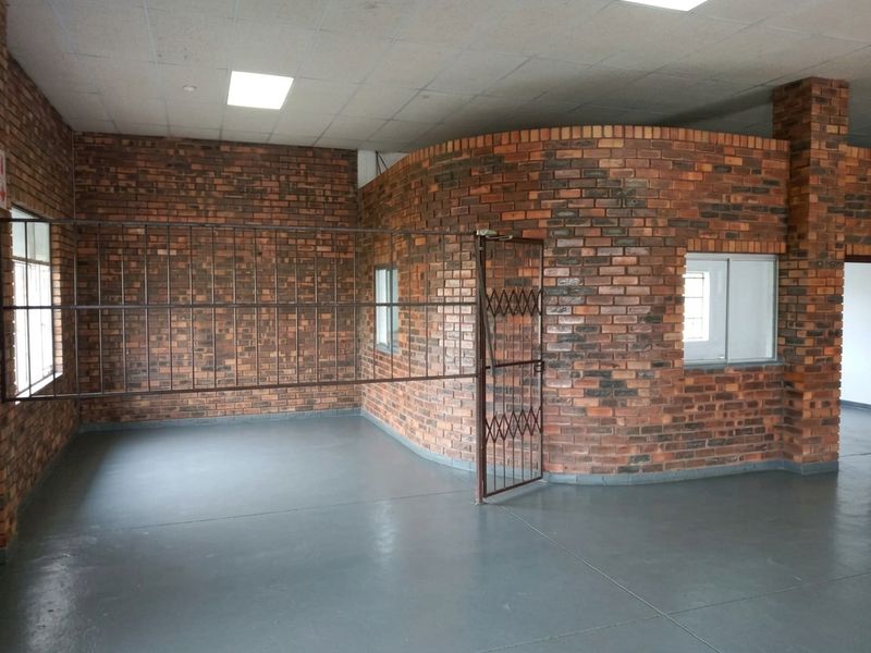 AFFORDABLE EXPOSURE : HIGH PROFILE PREMISES - Photo 9