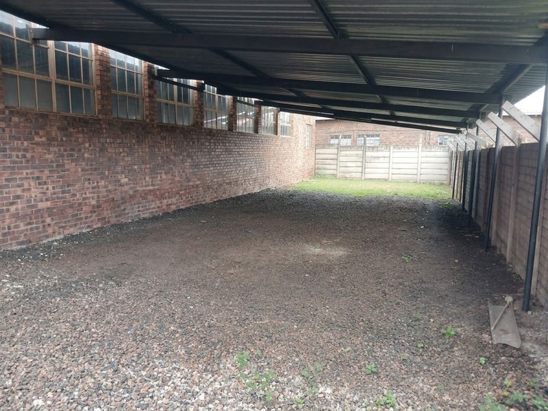 AFFORDABLE EXPOSURE : HIGH PROFILE PREMISES - Photo 5