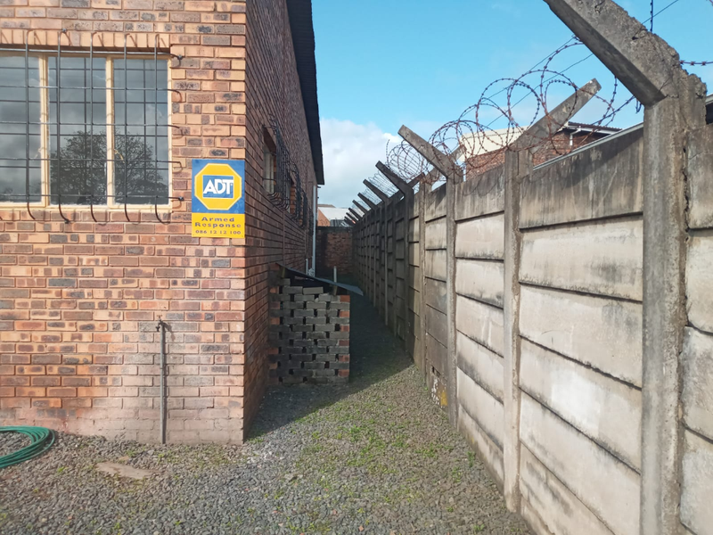 AFFORDABLE EXPOSURE : HIGH PROFILE PREMISES - Photo 7