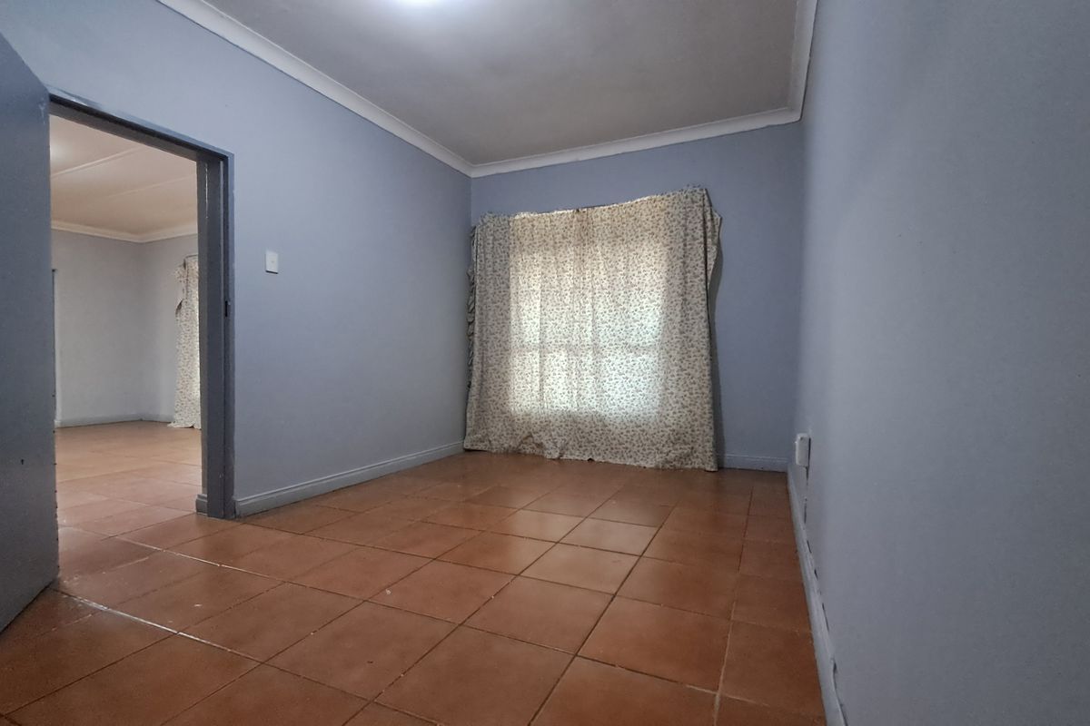 Commercially Zoned – Endless Possibilities in Heidelberg - Photo 4