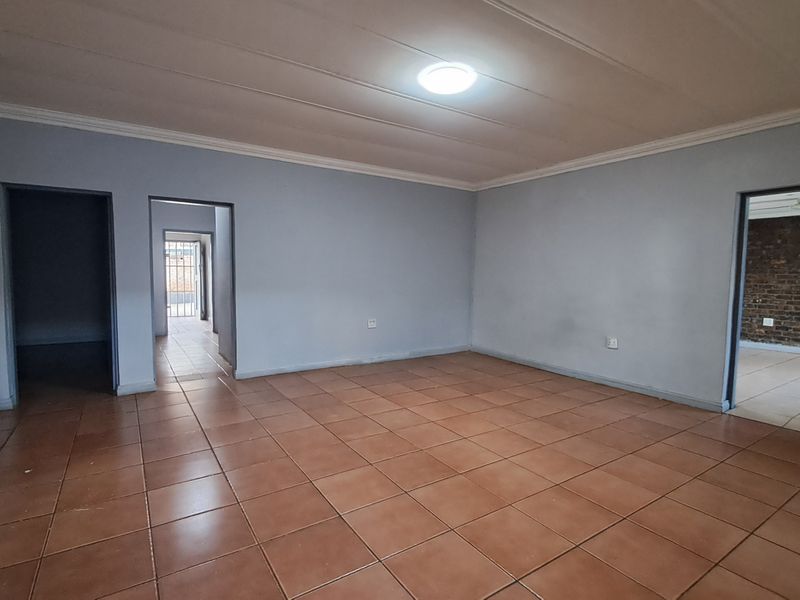 Commercially Zoned – Endless Possibilities in Heidelberg - Photo 2