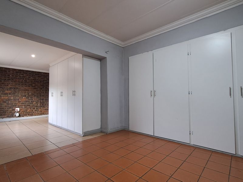 Commercially Zoned – Endless Possibilities in Heidelberg - Photo 7