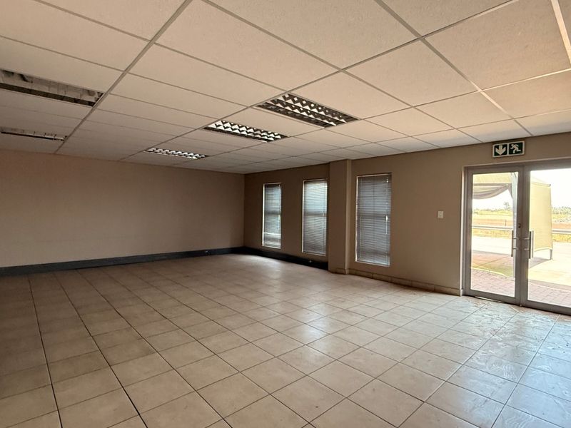 2,277m2 A-Grade Warehouse To Let, Twenty One Industrial Estate, Olifantsfontein - Photo 5