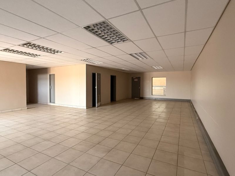 2,277m2 A-Grade Warehouse To Let, Twenty One Industrial Estate, Olifantsfontein - Photo 4