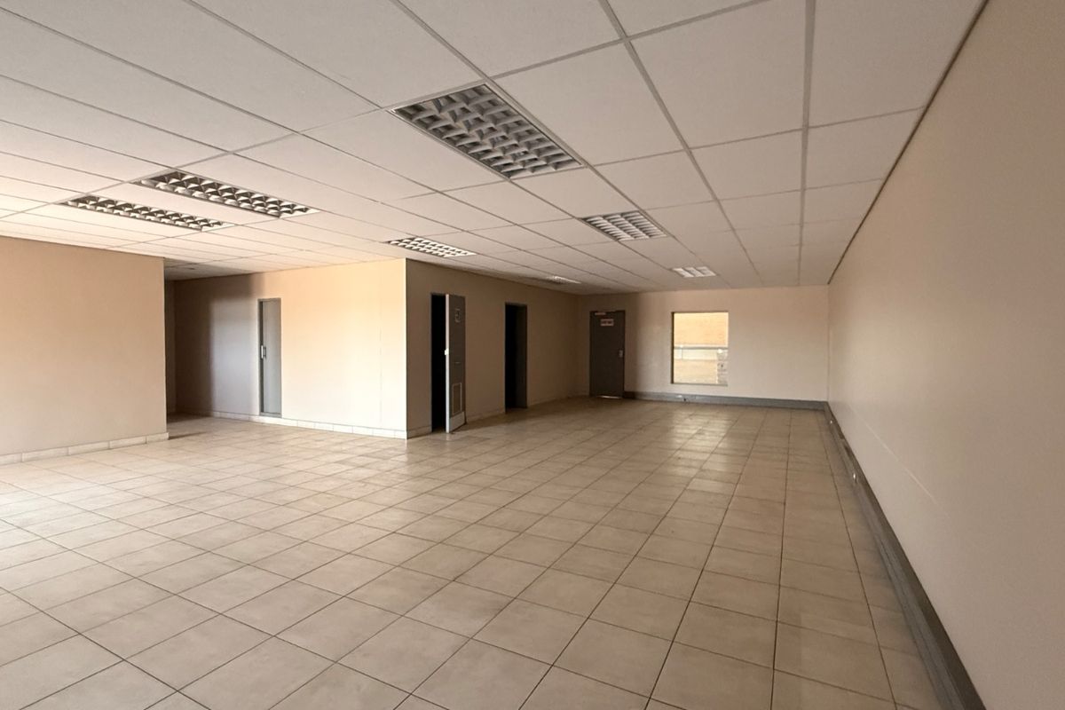 2,277m2 A-Grade Warehouse To Let, Twenty One Industrial Estate, Olifantsfontein - Photo 4