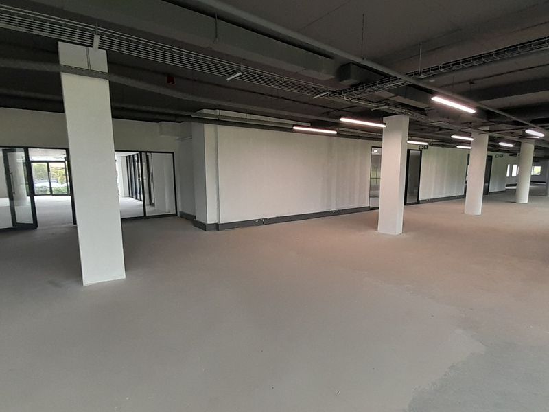 1,922m Ground Floor White Box Office with N1 Exposure - Photo 10