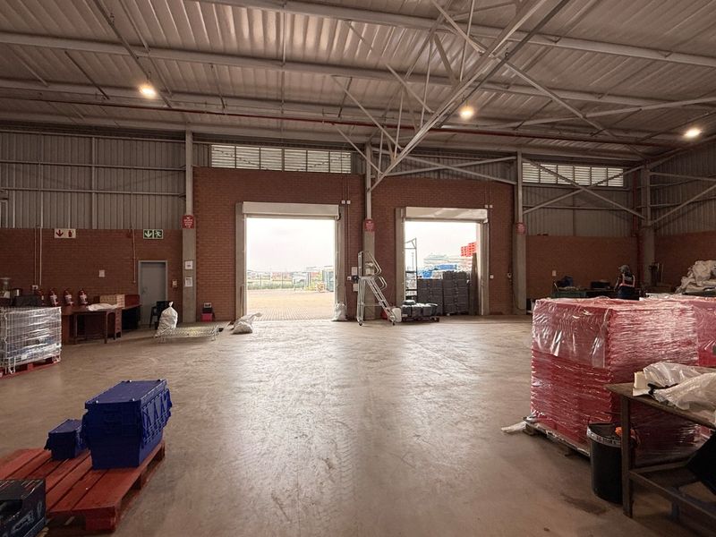 Modern 1,223m2 Warehouse To Let in Olive Wood Hub, Witfontein | Prime R21 Exposure - Photo 8