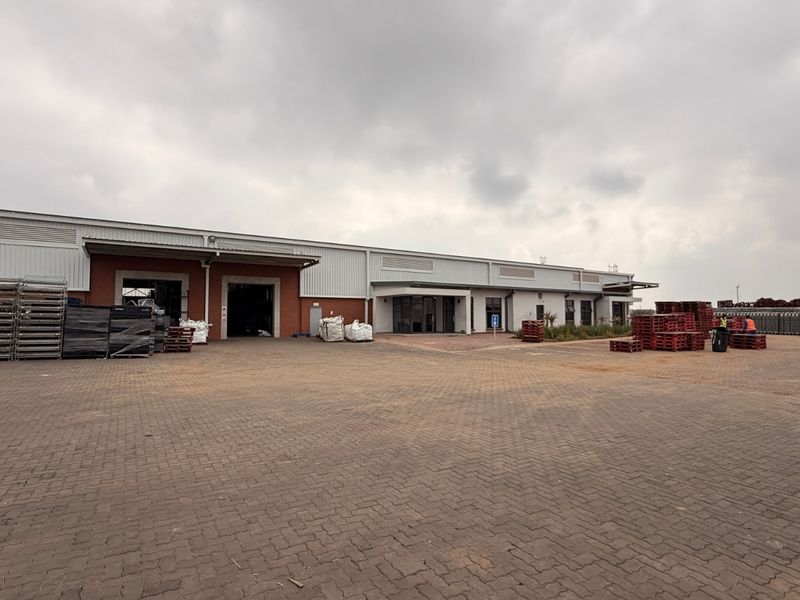 Modern 1,223m2 Warehouse To Let in Olive Wood Hub, Witfontein | Prime R21 Exposure - Photo 3