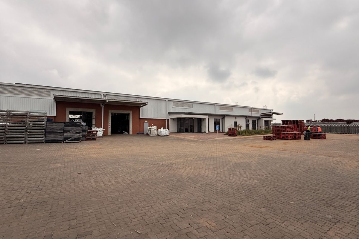 Modern 1,223m2 Warehouse To Let in Olive Wood Hub, Witfontein | Prime R21 Exposure - Photo 3