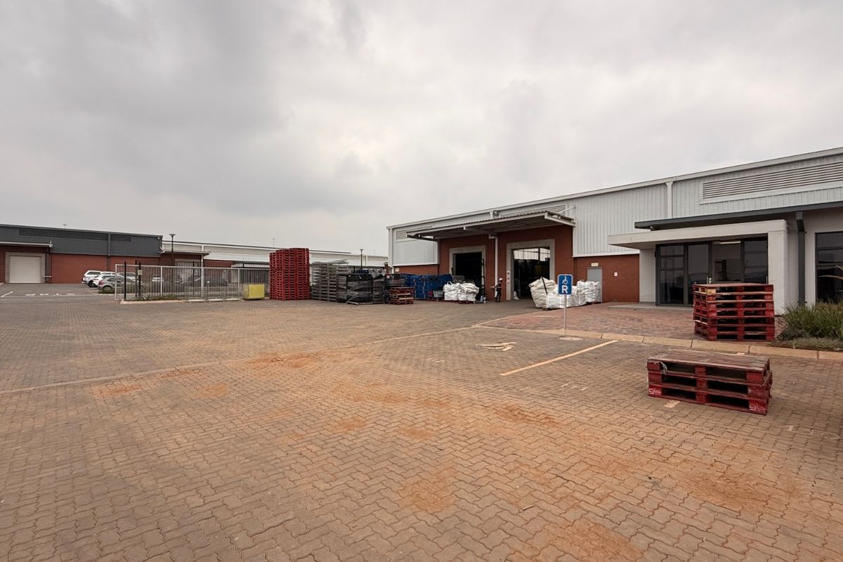 Modern 1,223m2 Warehouse To Let in Olive Wood Hub, Witfontein | Prime R21 Exposure - Photo 4