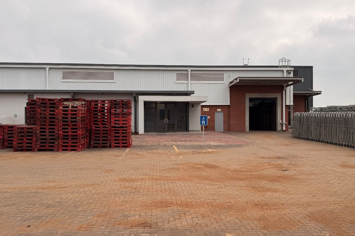 Modern 1,223m2 Warehouse To Let in Olive Wood Hub, Witfontein | Prime R21 Exposure - Photo 2