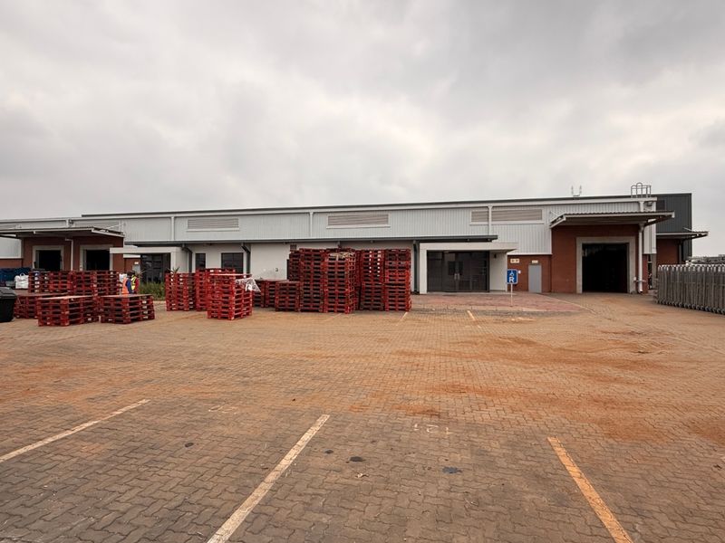 Modern 1,223m2 Warehouse To Let in Olive Wood Hub, Witfontein | Prime R21 Exposure - Photo 10