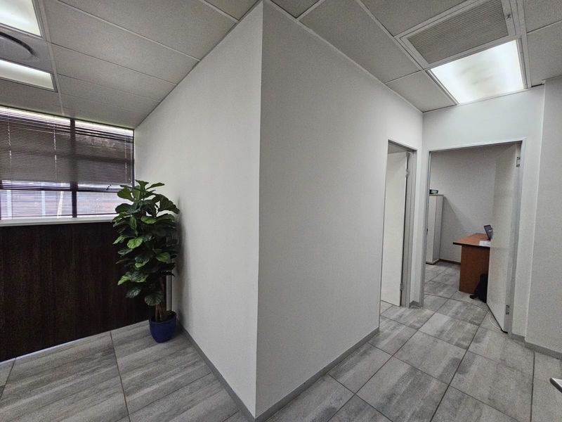 TO LET | ±73 m2 Professional Office | Waterkloof Area | Immediate Occupation - Photo 4