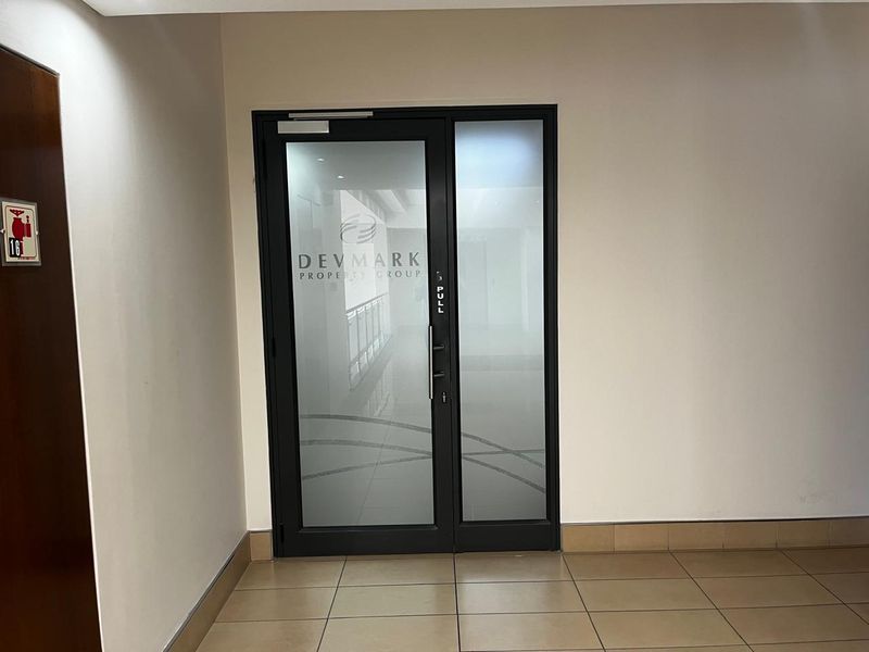 PRIME OFFICE SPACE IN TYGERVALLEY, BELLVILLE TO LET - Photo 8