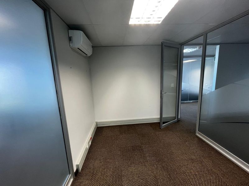 PRIME OFFICE SPACE IN TYGERVALLEY, BELLVILLE TO LET - Photo 10