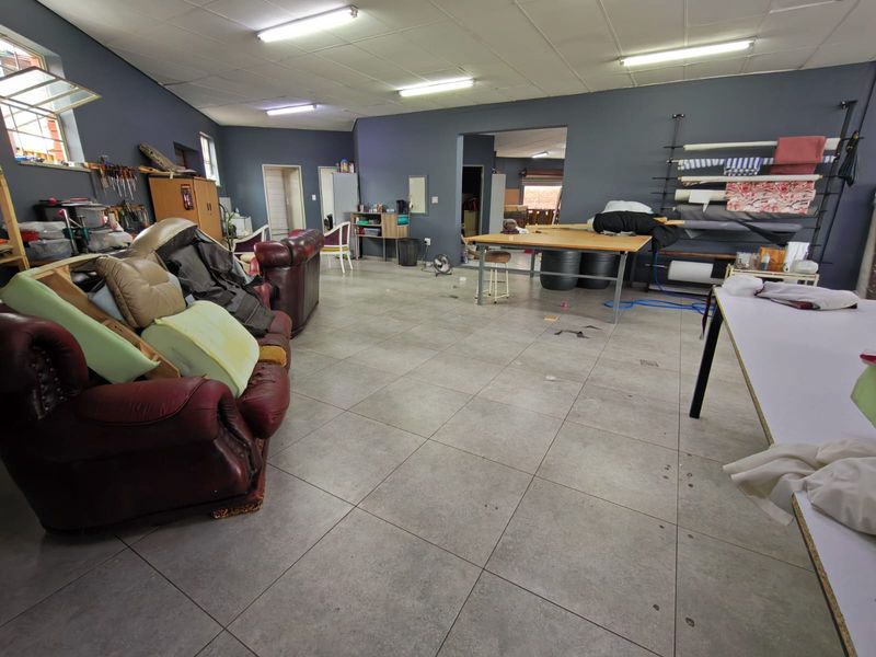 Commercial Space To Let in Prime Location in Pretoria North (±280m2) at only R17 900.00 excl. VAT - Photo 2