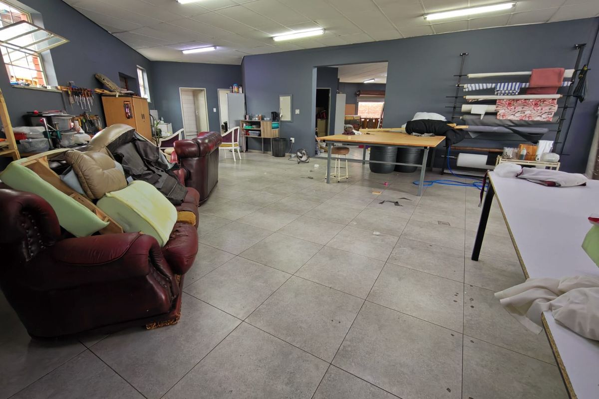 Commercial Space To Let in Prime Location in Pretoria North (±280m2) at only R17 900.00 excl. VAT - Photo 2