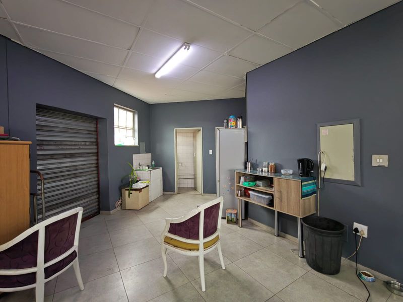 Commercial Space To Let in Prime Location in Pretoria North (±280m2) at only R17 900.00 excl. VAT - Photo 3