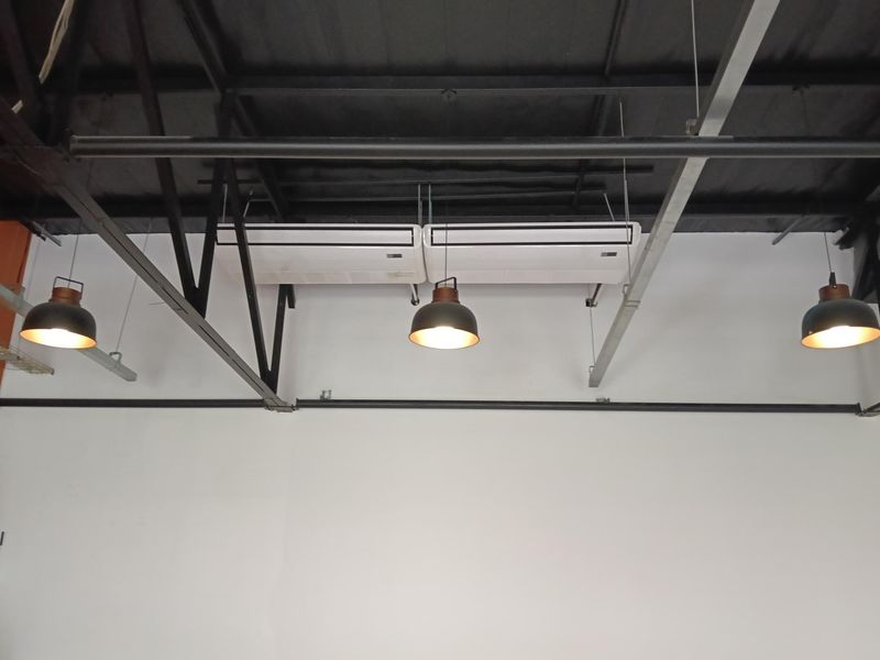 Studio to let - Photo 9