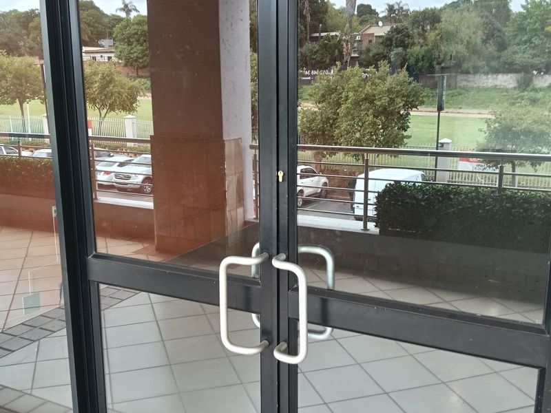 Studio to let - Photo 5