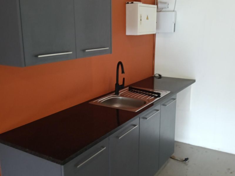 Studio to let - Photo 10