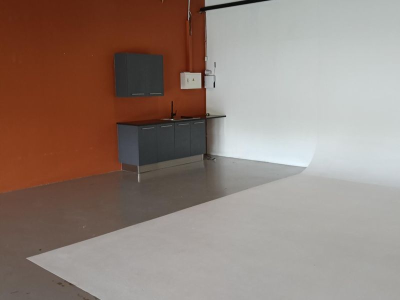 Studio to let - Photo 10
