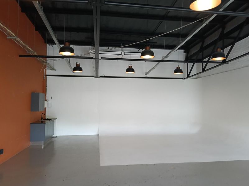 Studio to let - Photo 8